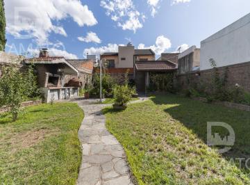 Casa · 113m² · 4 Ambientes · 1 Cochera · Casa en Lomas del Mirador