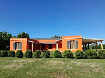 Casa · 400m² · 9 Ambientes · Casa en Chacras del Paraná