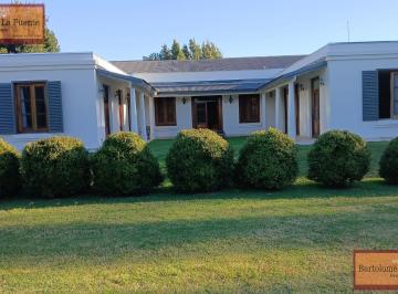 Casa · 400m² · 9 Ambientes · Casa en Chacras del Paraná