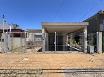 Casa · 93m² · 3 Ambientes · 1 Cochera · Casa en Venta 3 Ambientes Merlo