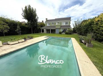 Casa · 275m² · 5 Ambientes · 1 Cochera · Casa en Venta en La Lomada, Pilar, G. B. a. Zona Norte