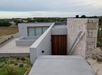 Casa · 210m² · 5 Ambientes · 2 Cocheras · Casa en Senderos I Costa Esmeralda
