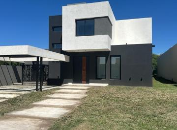 Casa · 200m² · 5 Ambientes · 2 Cocheras · Casa en Venta en Las Cañitas Barrio Privado. 3 Dorm..