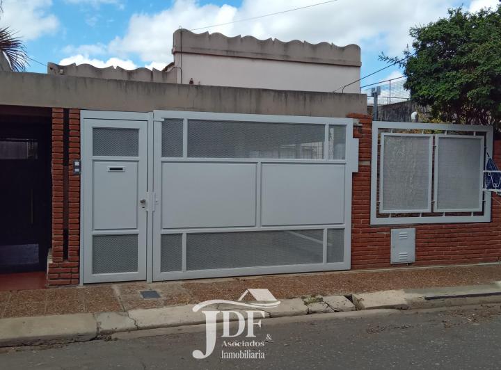 Casa · 148m² · 5 Ambientes · 1 Cochera