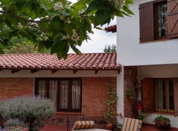 Casa · 240m² · 10 Ambientes · 2 Cocheras · Imperdible Casa en B° Golf La Cumbre