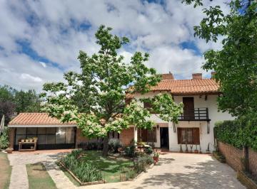 Casa · 240m² · 10 Ambientes · 2 Cocheras · Imperdible Casa en B° Golf La Cumbre