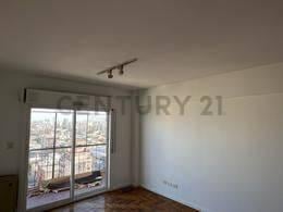 Departamento · 60m² · 3 Ambientes · ¡Excelente 3 Ambientes Al Frente con Balcón y Vista Abierta! – Piso Alto con Seguridad 24 Hs