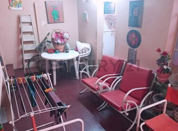 Casa · 67m² · 3 Ambientes · Espacioso y Silencioso PH en 1er Piso por Escalera. a Tres Cuadras de Av Nazca y a Dos Cuadras D.