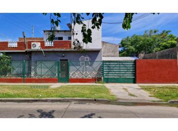 Casa · 204m² · 8 Ambientes · 1 Cochera · Venta Casa 8 Ambientes en Dos Plantas