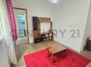 Departamento · 71m² · 8 Ambientes · Inversión Venta | Centro | Apartamento con Renta $29.000 | 2 Dorm. | Patio