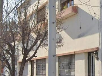 Casa · 886m² · 6 Ambientes · 10 Cocheras · Dos Casas Más Galpones Amplios en Barrio San Martín.