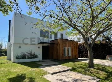 Casa · 215m² · 5 Ambientes · 3 Cocheras · Casa en Venta en Los Lagos Nordelta