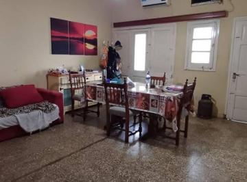 Casa · 142m² · 5 Ambientes · Venta 3 Dorm., Patio, Pileta