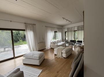 Casa · 253m² · 7 Ambientes · 2 Cocheras · Casa en Venta en Club Newman, Benavidez