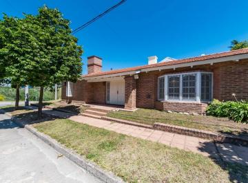 Foto · Venta. Casa 3 Dorm.. 3 Baños. Garage 2 Vehículos. Jardín y Pileta. Urca. Córdoba