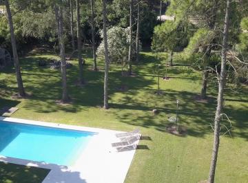 Foto · Venta Casa 3 Dorm 5 Baños Pileta Quincho Galería Cochera Seguridad V. Allende
