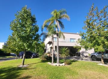Casa · 260m² · 4 Ambientes · Casa en Barrio Los Lagos Nordelta