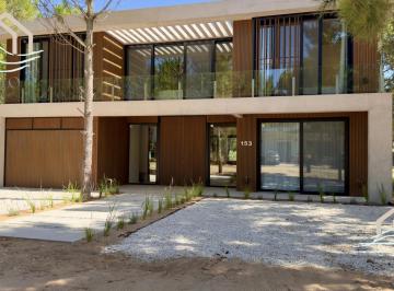 Casa · 292m² · 5 Ambientes · 1 Cochera · Casa en Costa Esmeralda