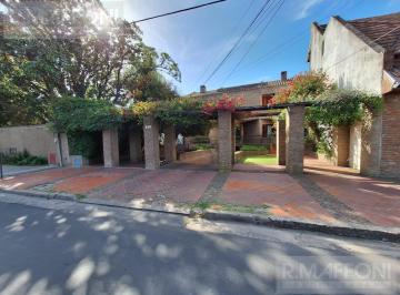 PH · 169m² · 5 Ambientes · 2 Cocheras · Adrogue Chalet en PH