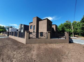 PH · 88m² · 3 Ambientes · 1 Cochera · PH en Venta en Pilar