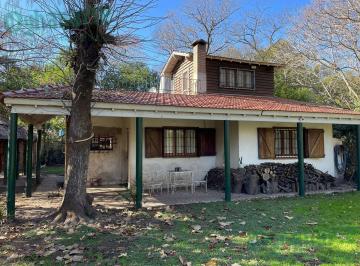 Quinta vacacional · 180m² · 3 Ambientes · 4 Cocheras · Venta de Excelente Casa - Quinta en General Rodriguez - 700 m de Ruta 5