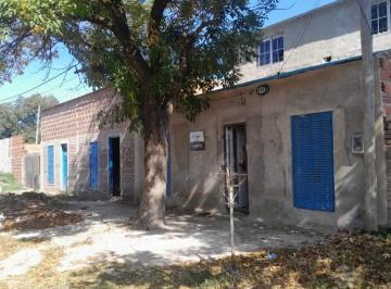 Casa · 70m² · 8 Ambientes · Casa + Departamentos a Terminar - Adelina Oeste (Santo Tome)