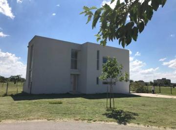 Casa · 200m² · 2 Dormitorios · Maroto Propiedades - Vende - El Canton