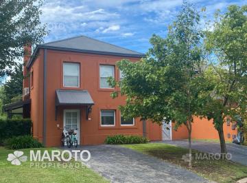 Casa · 147m² · 4 Ambientes · 2 Cocheras · Casa en Venta en Barrio Septiembre - Maroto Propiedades
