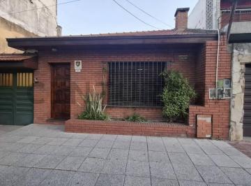 Casa · 320m² · 5 Ambientes · 1 Cochera · Venta de Casa 5 Ambientes en Sarandí, Avellaneda.