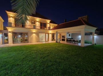 Casa · 450m² · 4 Ambientes · 2 Cocheras · Alquiler Casa 5 Ambientes El Resguardo Amoblada