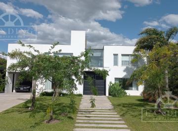 Casa · 300m² · 7 Ambientes · 2 Cocheras · Casa Moderna Frente a La Laguna y Próxima a Acceso Bancalari