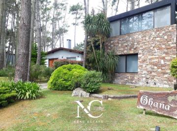 Casa · 256m² · 5 Ambientes · 1 Cochera · Casa en Venta en Mar de Las Pampas