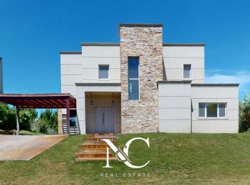 Casa · 161m² · 5 Ambientes · Casa en Venta en Costa Esmeralda