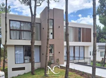 Casa · 550m² · 8 Ambientes · 2 Cocheras · Casa en Venta en Costa Esmeralda, Marítimo III