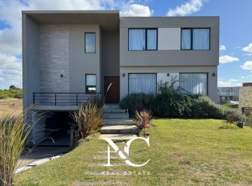 Casa · 205m² · 5 Ambientes · 2 Cocheras · Casa en Venta en Costa Esmeralda
