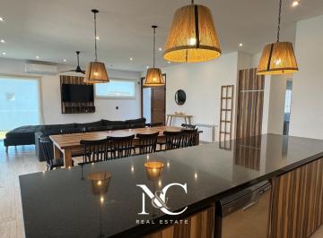 Casa · 260m² · 6 Ambientes · 1 Cochera · Casa en Venta en Costa Esmeralda