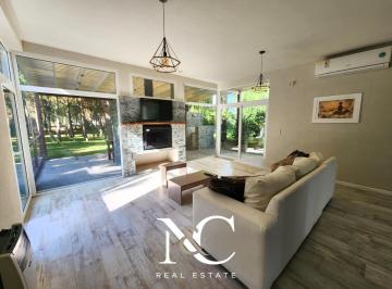 Casa · 182m² · 4 Ambientes · 1 Cochera · Casa en Venta en Costa Esmeralda con Gas Natural