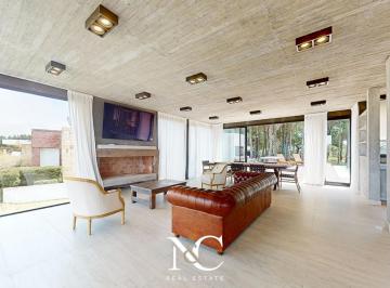 Casa · 271m² · 7 Ambientes · 4 Cocheras · Casa en Venta en Costa Esmeralda
