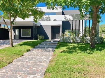 Casa · 230m² · 5 Ambientes · 1 Cochera · Casa en Venta en La Reserva Cardales