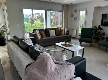 Casa de 5 ambientes, Mar del Plata · Casa con Pileta Climatizada en Barrio Privado Rumencó - Solo Familias