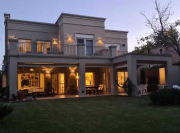 Casa · 290m² · 5 Ambientes · 1 Cochera · Casa Chalet en Alq. Temporario en Santa Barbara, Tigre, G. B. a. Zona Norte
