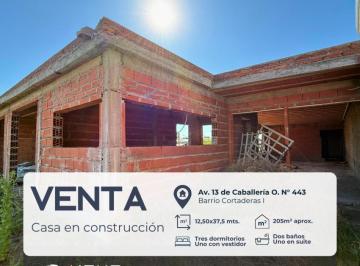 Casa · 205m² · 5 Ambientes · 2 Cocheras · Casa en Construccion - Vende o Permuta