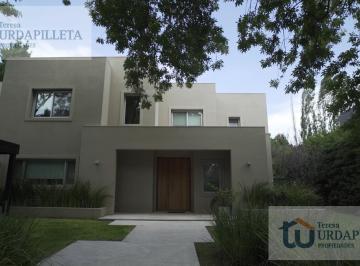 Casa · 290m² · 7 Ambientes · 2 Cocheras · Casa en Alquiler Temporario con 4 Dorm. en Ayres del Pilar - Pilar
