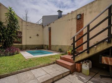 Casa · 117m² · 3 Ambientes · 2 Cocheras · Venta de Casa 3 Ambientes con Garage y Pileta - Apto Crédito