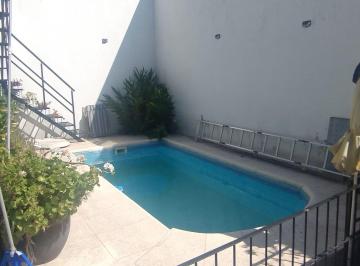 Casa · 100m² · 4 Ambientes · 1 Cochera · Venta de Casa 4 Ambientes. Zona Parque Avellaneda