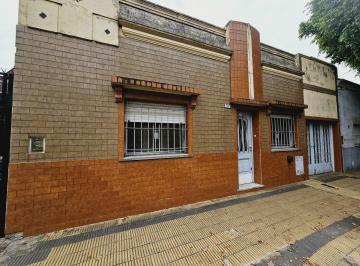Casa · 90m² · 3 Ambientes · 1 Cochera · Venta Casa a Refaccionar 3 Ambientes en Villa Bosch