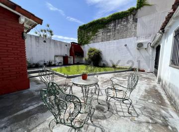 Casa · 141m² · 4 Ambientes · 1 Cochera · Venta de Casa 4 Ambientes en Castelar Norte