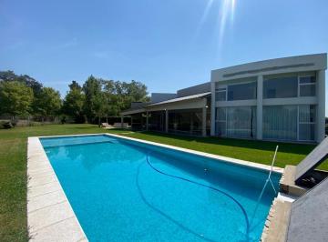 Casa · 372m² · 6 Ambientes · 4 Cocheras · Casa en Alquiler Permanente Haras Santa Maria
