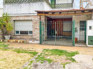Casa · 89m² · 3 Ambientes · 1 Cochera · Casa 3 Ambientes con Jardín en Venta en Hurlingham