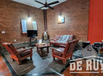 Casa · 173m² · 5 Ambientes · 1 Cochera · Casa - Lanús Este